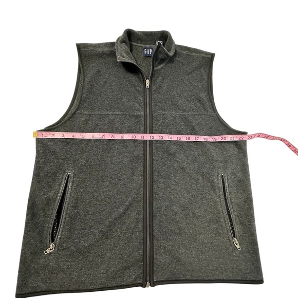 GAP Men's Charcoal Zip-Up Vest with Two Front Pockets - Picture 4 of 7